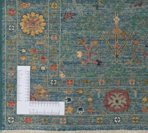 Corner detail of New Farahan rug showing border pattern and Wool pile