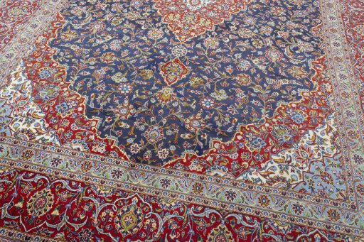 Close-up detail of New Kashan rug from Iran / Persia showing Cork weave
