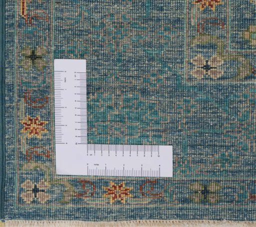 Corner detail of New Farahan rug showing border pattern and Wool pile