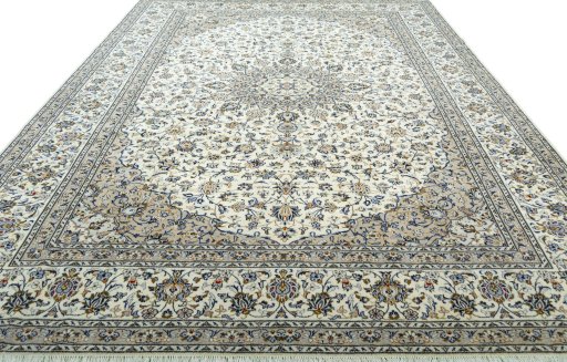 Surface texture of 2000s Kashan rug with natural Wool and intricate pattern