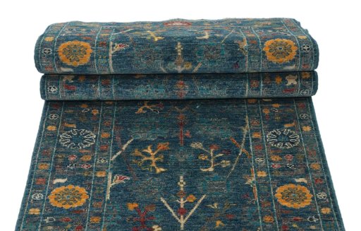 Central medallion detail of New Farahan rug from Pakistan