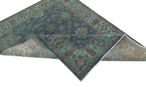 Central medallion detail of New Farahan rug from Pakistan