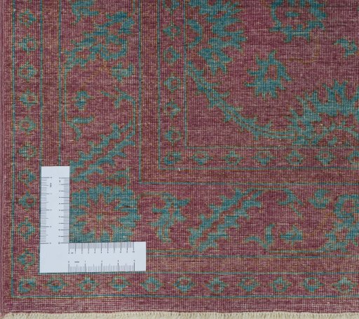Corner detail of New Farahan rug showing border pattern and Wool pile