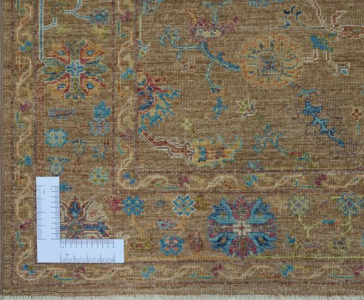 Corner detail of New Farahan rug showing border pattern and Wool pile