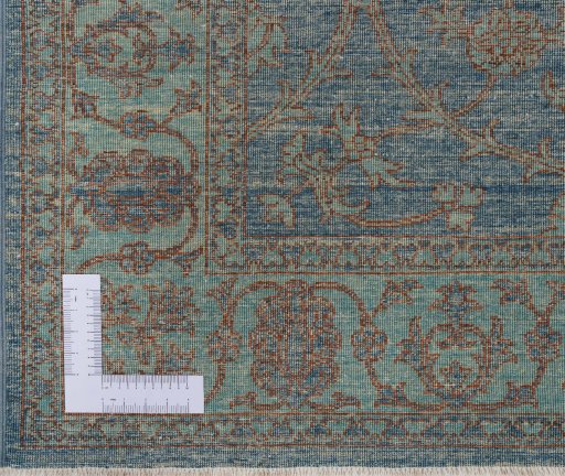 Corner detail of New Farahan rug showing border pattern and Wool pile