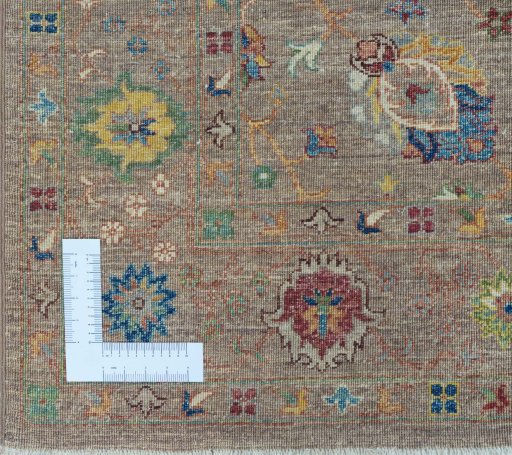 Corner detail of New Farahan rug showing border pattern and Wool pile