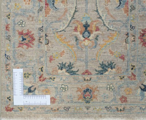 Corner detail of New Farahan rug showing border pattern and Wool pile