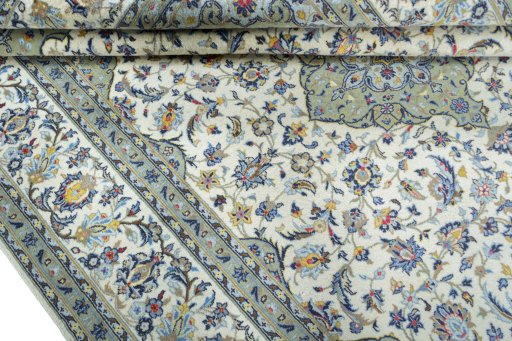 Close-up detail of New Kashan rug from Iran / Persia showing Cork weave