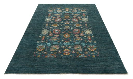 Surface texture of New Farahan rug with natural Wool and intricate pattern
