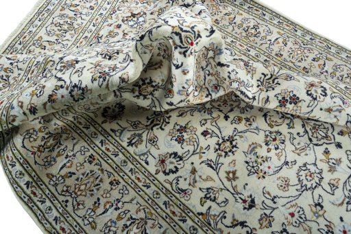 Surface texture of 2000s Kashan rug with natural Wool and intricate pattern