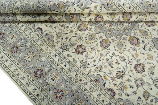 Close-up detail of New Kashan rug from Iran / Persia showing Cork weave