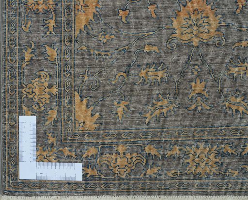 Corner detail of New Farahan rug showing border pattern and Wool pile