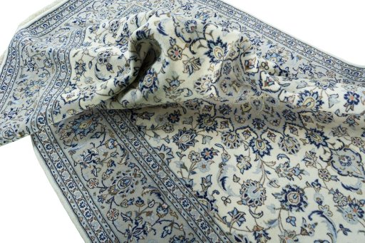 Surface texture of 2000s Kashan rug with natural Wool and intricate pattern