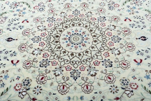Central medallion detail of 2000s Nain rug from Iran / Persia