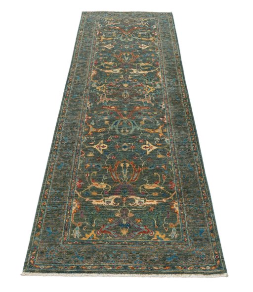 Surface texture of New Farahan rug with natural Wool and intricate pattern