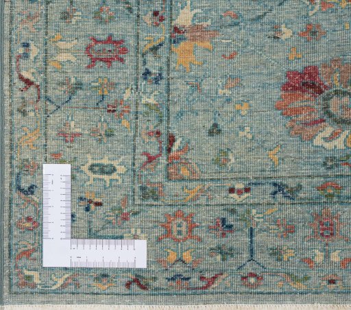 Corner detail of New Farahan rug showing border pattern and Wool pile