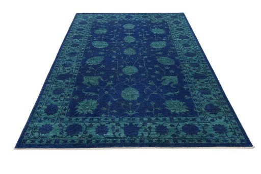 Surface texture of New Farahan rug with natural Wool and intricate pattern