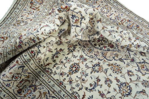 Surface texture of 2000s Kashan rug with natural Wool and intricate pattern