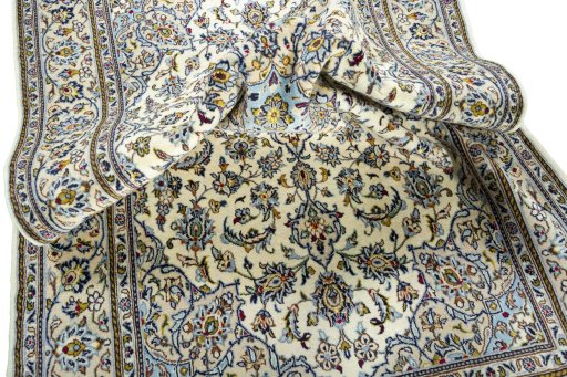Surface texture of 2000s Kashan rug with natural Wool and intricate pattern