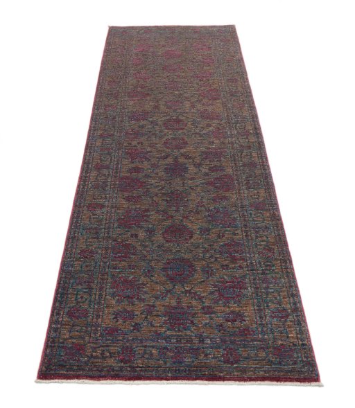 Surface texture of New Farahan rug with natural Wool and intricate pattern