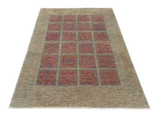Surface texture of New Farahan rug with natural Wool and intricate pattern