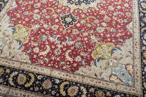 Close-up detail of 2000s Tabriz 50/60/70 Raj rug from Iran / Persia showing Cork weave