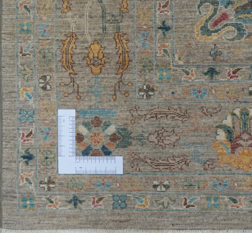 Corner detail of New Farahan rug showing border pattern and Wool pile