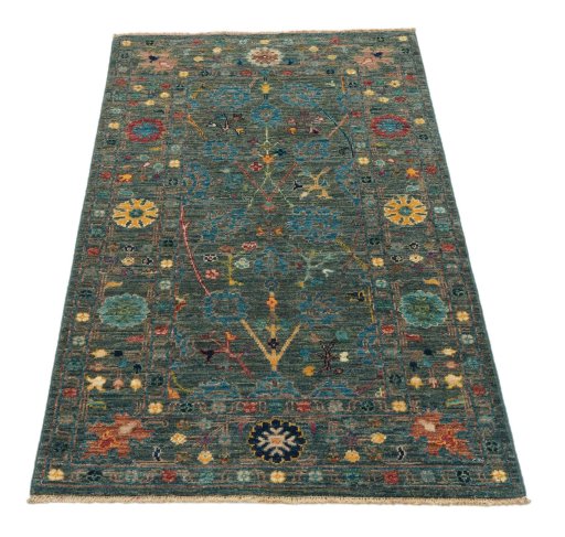 Surface texture of New Farahan rug with natural Wool and intricate pattern