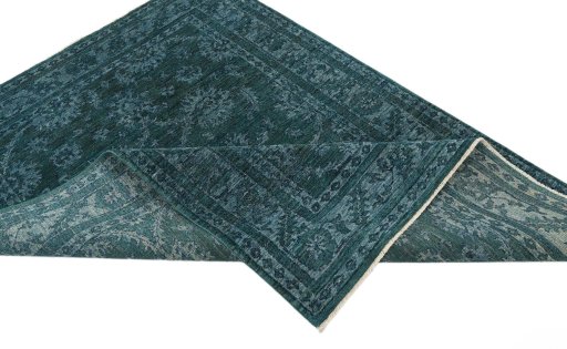 Central medallion detail of New Farahan rug from Pakistan