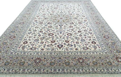 Surface texture of 2000s Kashan rug with natural Wool and intricate pattern