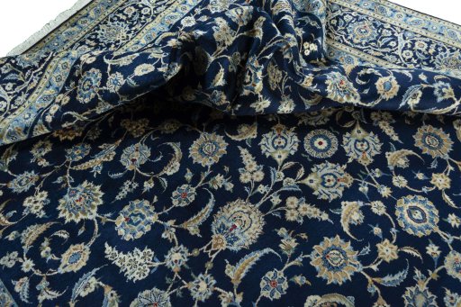 Surface texture of 2000s Kashan rug with natural Wool and intricate pattern