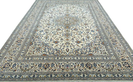 Surface texture of 2000s Kashan rug with natural Wool and intricate pattern