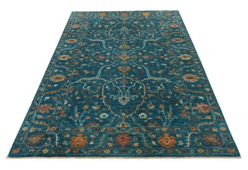Surface texture of New Farahan rug with natural Wool and intricate pattern