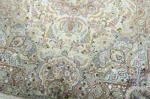 Close-up detail of New Tabriz 50/60/70 Raj rug from Iran / Persia showing Cork weave