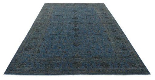 Surface texture of New Farahan rug with natural Wool and intricate pattern