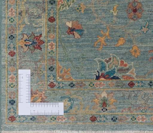 Corner detail of New Farahan rug showing border pattern and Wool pile