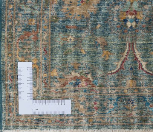 Corner detail of New Farahan rug showing border pattern and Wool pile