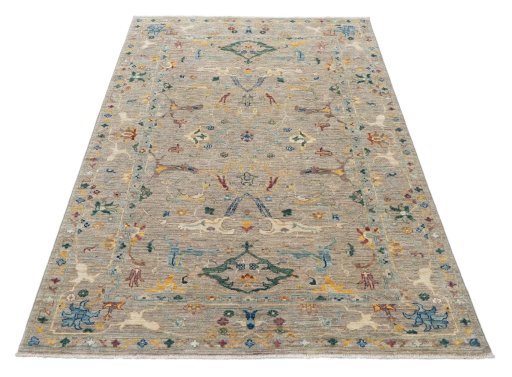 Surface texture of New Farahan rug with natural Wool and intricate pattern