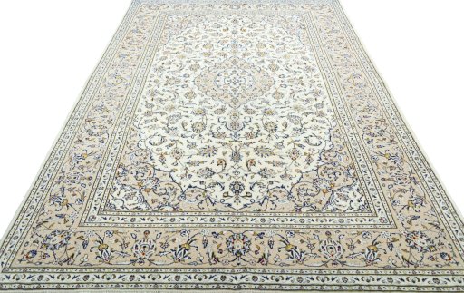 Surface texture of 2000s Kashan rug with natural Wool and intricate pattern