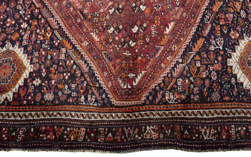 Central medallion detail of 2000s Shiraz rug from Iran / Persia