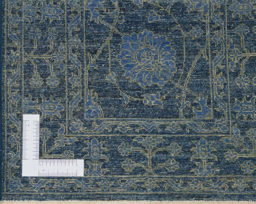 Corner detail of New Farahan rug showing border pattern and Wool pile