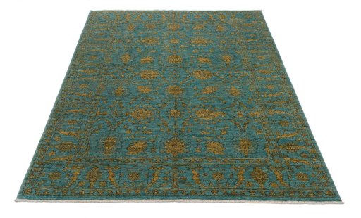 Surface texture of New Farahan rug with natural Wool and intricate pattern