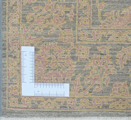 Corner detail of New Farahan rug showing border pattern and Wool pile