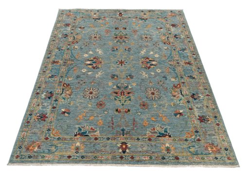 Surface texture of New Farahan rug with natural Wool and intricate pattern