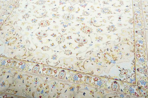 Close-up detail of New Kashan rug from Iran / Persia showing Wool weave