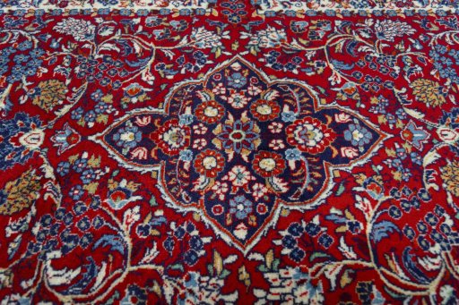 Central medallion detail of 2000s Jozan rug from Iran / Persia