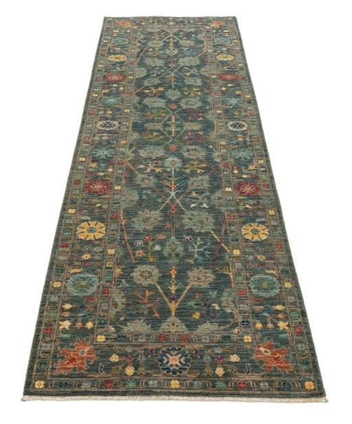 Surface texture of New Farahan rug with natural Wool and intricate pattern