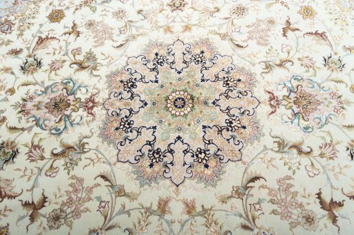 Central medallion detail of New Tabriz 50/60/70 Raj rug from Iran / Persia