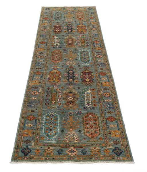 Surface texture of New Farahan rug with natural Wool and intricate pattern