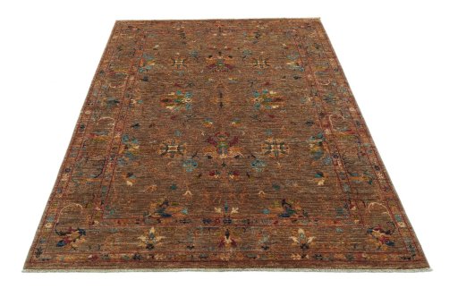 Surface texture of New Farahan rug with natural Wool and intricate pattern